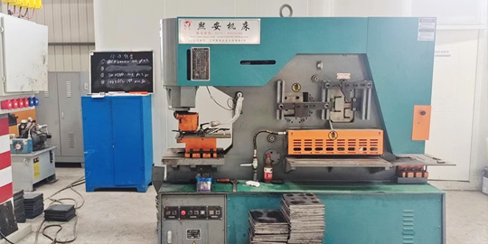 The hydraulic combined punching and shearing machine